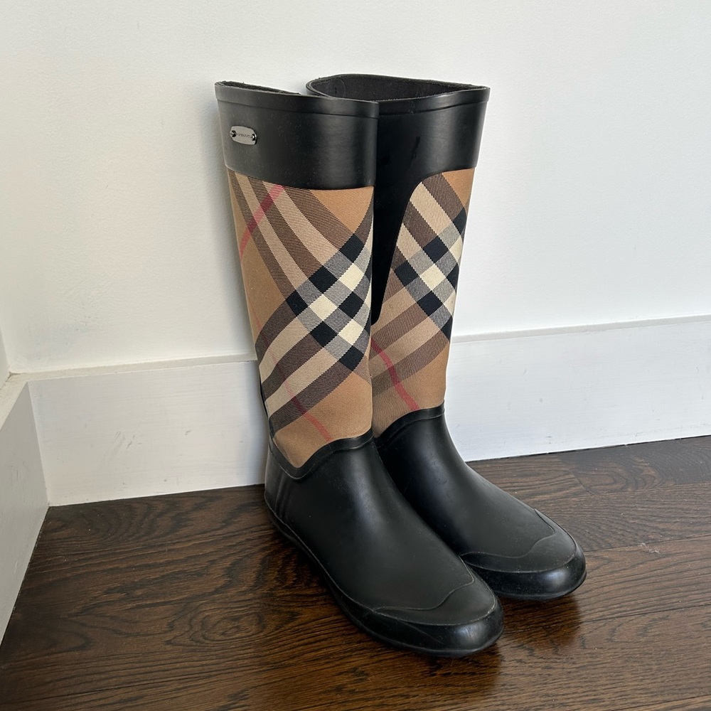 COPY - burberry rain boots